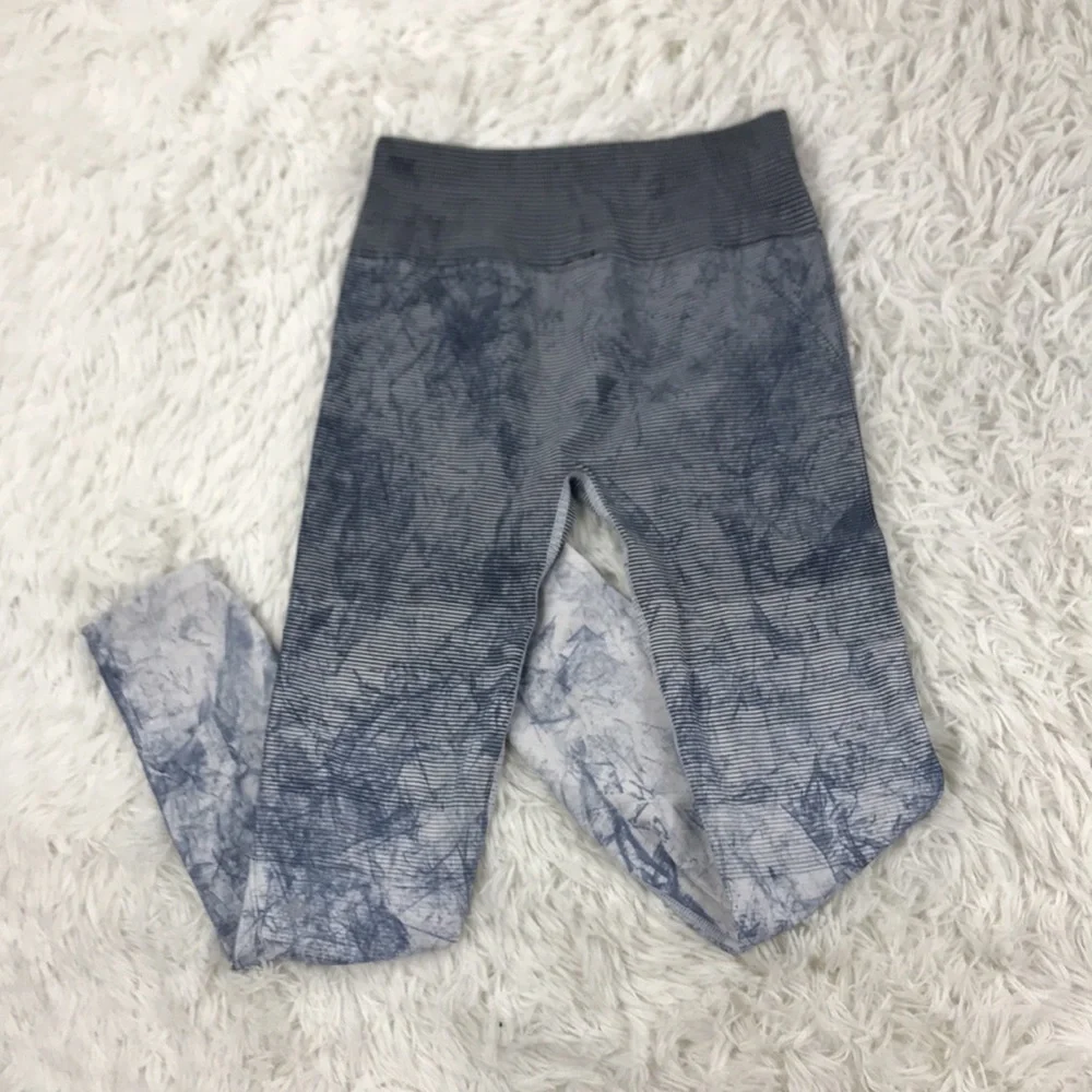 Lululemon Ebb to Train Tight *Wash White / Black / Luna
